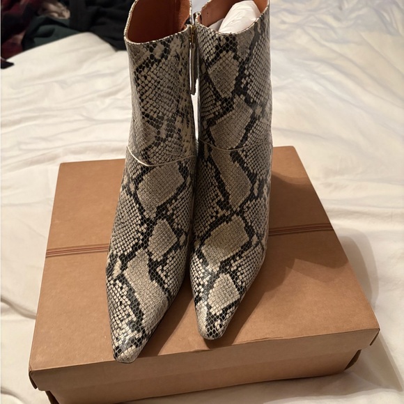 Anthropologie Maeve Kitten-Heel Barrel Booties - Picture 3 of 12